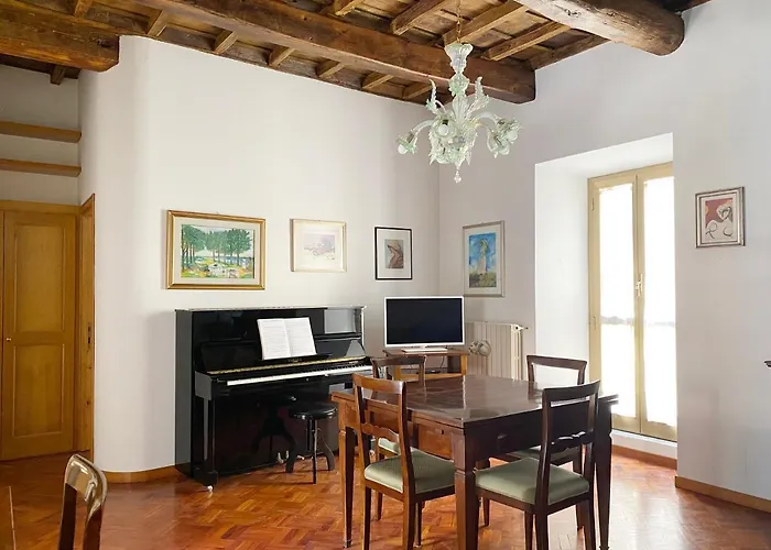 Enchanting In The Heart Of Apartment Rome