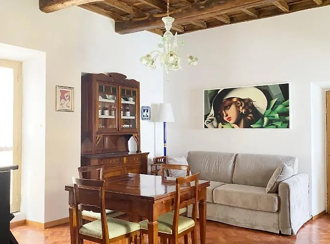 Enchanting In The Heart Of Apartment Rome