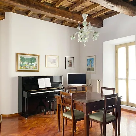 Enchanting In The Heart Of Apartment Rome