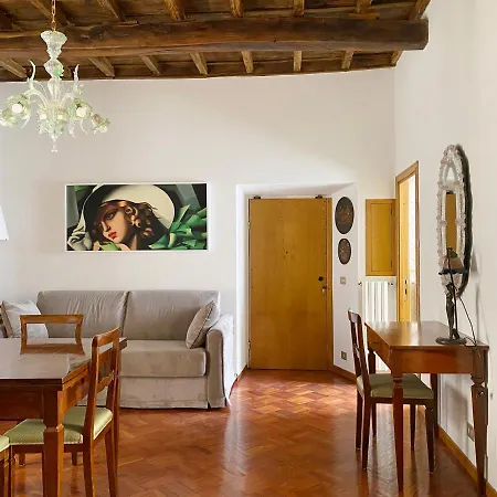 Enchanting In The Heart Of Apartment Rome