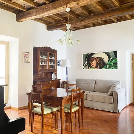 Enchanting In The Heart Of Apartment Rome
